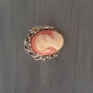 Adjustable cameo ring